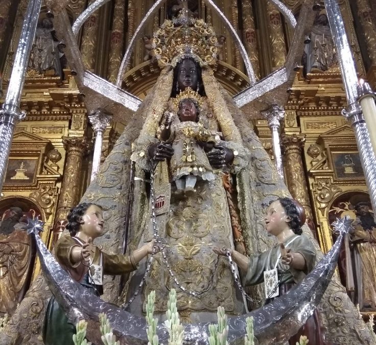 ENTREGA DE LA MEDALLA DE ORO DEL CONSEJO A LA PATRONA