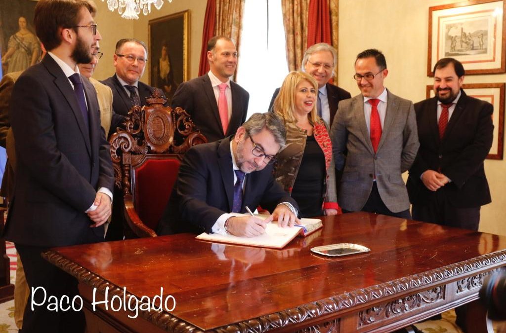 LA ALCALDESA RECIBE AL PREGONERO