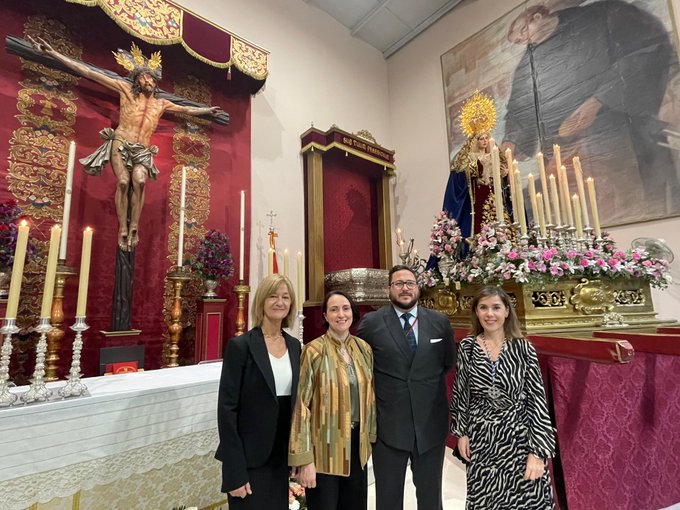 Sábado de noviembre junto a la Virgen del Amparo